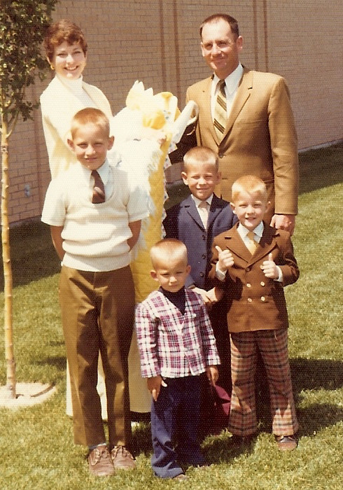 1976-06 family at church 01.jpg